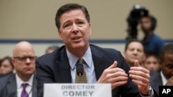 James Comey, kepala FBI memberikan penjelasan di depan komisi Kongres AS (foto: dok).