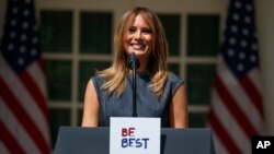 En una visita el martes a Baltimore, Melania Trump habló sobre la importancia de las buenas elecciones en la vida de los jóvenes, para que estos puedan alcanzar sus logros.