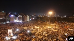 Ribuan warga berunjuk rasa di Lapangan Taksim, Istanbul, Turki (3/6).