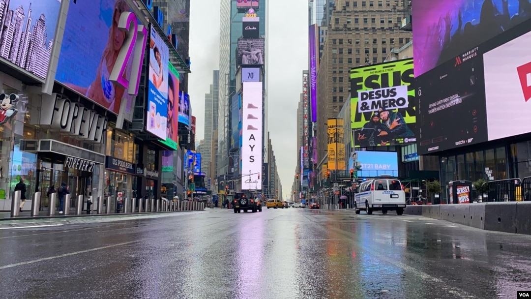 Times Square is eerily empty as most New Yorkers are teleworking these days. (Photo: Celia Mendoza /VOA) 