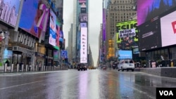 Times Square is eerily empty as most New Yorkers are teleworking these days. (Photo: Celia Mendoza /VOA) 