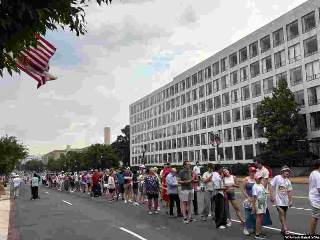 Şahîyên Girseyî li Washington DC bi Boneya 250 Salîya Serxwebûna Amerîkayê