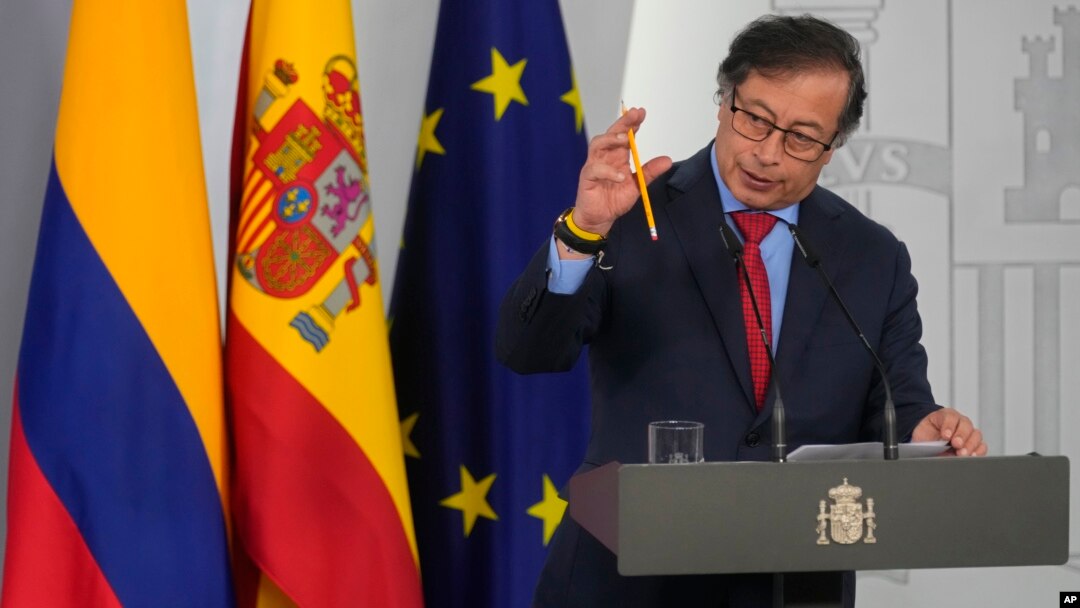 El presidente colombiano Gustavo Petro habla durante una conferencia de prensa en Madrid el 4 de mayo de 2023.