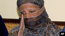فایل عکس: عیسایي ښځه آسیه بي بي چې د مذهب د سپکاوي تور پرې لګېدلی وو، خو د پاکستان سپریم کورټ په 2018م کال کې د هغې د خوشي کېدو امر وکړ.