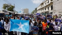 Xwepêşandanek li paytexta Somalê, Mogadîşu, dijî peymana benderê di navbera Etopya û Somalîland de. (arşîv)