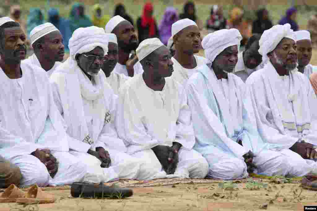Sudanese Muslims attend morning prayers to celebrate Eid al-Fitr to mark the end of Ramadan, the holiest month on the Islamic calendar, on the outskirts of El Fashir, North Darfur, August 19, 2012.