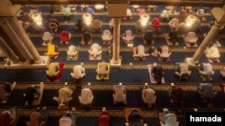 Masks and some measure of social distancing are required inside the mosque, Aug. 28, 2020 in Cairo. (Hamada Elrasam/VOA)