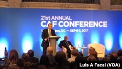 Luis Carranza, presidente de CAF, disertó en la 21 Conferencia Anual en Washington, el miércoles, 6 de septiembre, de 2017. A la derecha se observa a Michael Shifter, presidente Diálogo Interamericano.