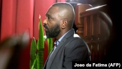 José Filomeno dos Santos, fils de l'ancien président de l'Angola, José Eduardo dos Santos, devant le tribunal en décembre 2019. (Photo by Joao da Fatima / AFP)