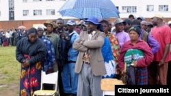 Zimbabweans waiting to cast their ballots in the 2008 general polls