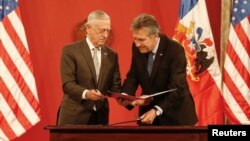 U.S. Defense Minister James N. Mattis, exchange agreements with Chilean Defence Minister Alberto Espina, during a meeting at La Moneda Presidential Palace in Santiago, Chile, Aug. 16, 2018. 