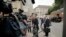 گفتگوی فیلیپ هاموند وزیر خارجه بریتانیا با خبرنگاران حاضر در مقابل هتل کوبورگ وین محل برگزاری مذاکرات اتمی ایران و گروه ۱+۵