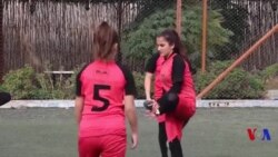 یەکەم کچی کۆبانی خۆی بۆ یاری تۆپی پێ ناونوسی دەکات