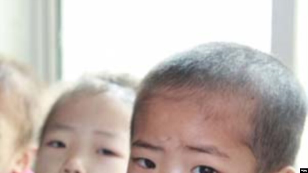 Anak-anak di Korea Utara menurut badan pangan dunia PBB, banyak yang menderita kekurangan gizi.