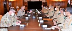 CENTCOM chief Gen. Kenneth “Frank” McKenzie meets in Pakistan with Pakistani military chief Gen. Qamar Javed Bajwa, Sept. 11, 2020. (Pakistani army photo)