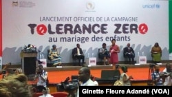 Lors de la campagne contre le mariage des enfants, à Cotonou, le 26 juin 2017. (VOA/Ginette Fleure Adandé)