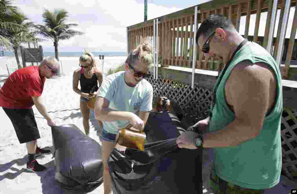 Mahaukaciyar Guguwa Hurricane Mathew Ta Doshi Florida. Oktoba 06, 2016