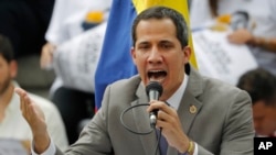 El presidente en disputa Nicolás Maduro pidió a Diosdado Cabello iniciar una "ofensiva" contra los "traidores", como califica a Juan Guaidó y a los diputados del gobierno encargado, por apoyar las sanciones de EE.UU.