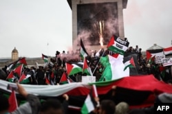 Orang-orang ikut serta dalam 'Pawai untuk Palestina' di London pada 21 Oktober 2023, untuk "menuntut diakhirinya perang di Gaza". (Foto: AFP)