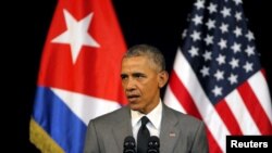Prezida wa Amerika, Barack Obama ariko ashikiriza ijambo abanya Cuba ku murwa mukuru, Havana, kw'italiki 22 z'ukwezi kwa gatatu, umwaka w'i 2016.