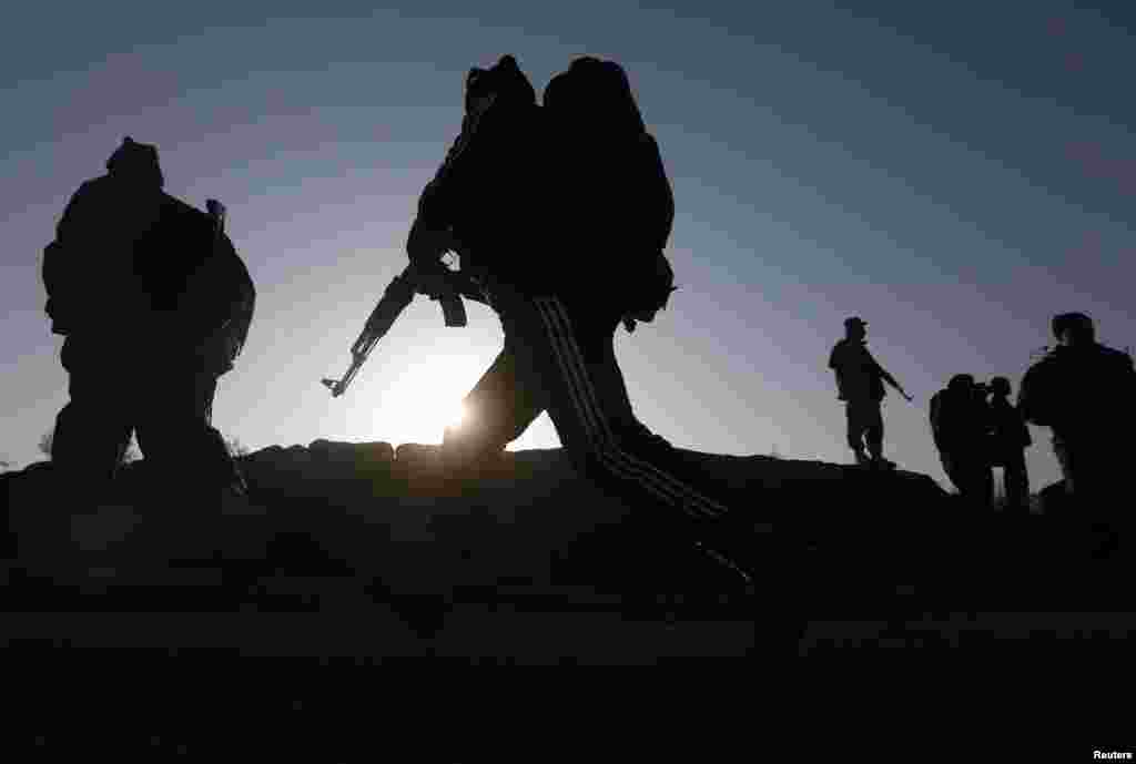 Afghan security forces arrive at the site of blast in Kabul, November 18, 2014. A truck bomb hit a base for foreign forces in Afghanistan's capital early on Tuesday, killing two Afghan security guards, police said. REUTERS/Omar Sobhani (AFGHANISTAN - Tags