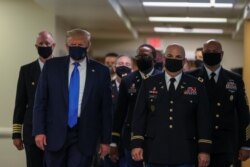 Başkan Trump 11 Temmuz'da Walter Reed Askeri Hastanesi'ne yaptığı ziyaret sırasında ilk kez maskeyle görüntülendi.