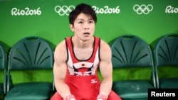 Pesenam Jepang Kohei Uchimura dalam sesi latihan di arena Olimpiade di Rio de Janeiro (3/8). (Reuters/Dylan Martinez)