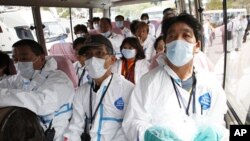Japanese evacuees prepare for a brief return to their homes near the crippled Fukushima Daiichi Nuclear Power Plant, May 10, 2011 (file photo).