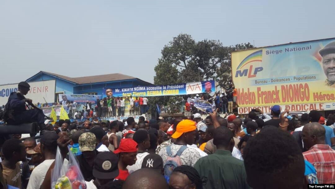 Abanywanyi b'imigambwe itavuga rumwe n'ubutegetsi mu myiyerekano i Kinshasa, RDC, itariki 01/08/2018.