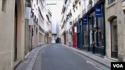 A deserted street is seen in Paris' Latin Quarter under lockdown. (Lisa Bryant/VOA)