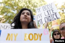 Ruby Shah, una joven de 24 años, asiste a la protesta 