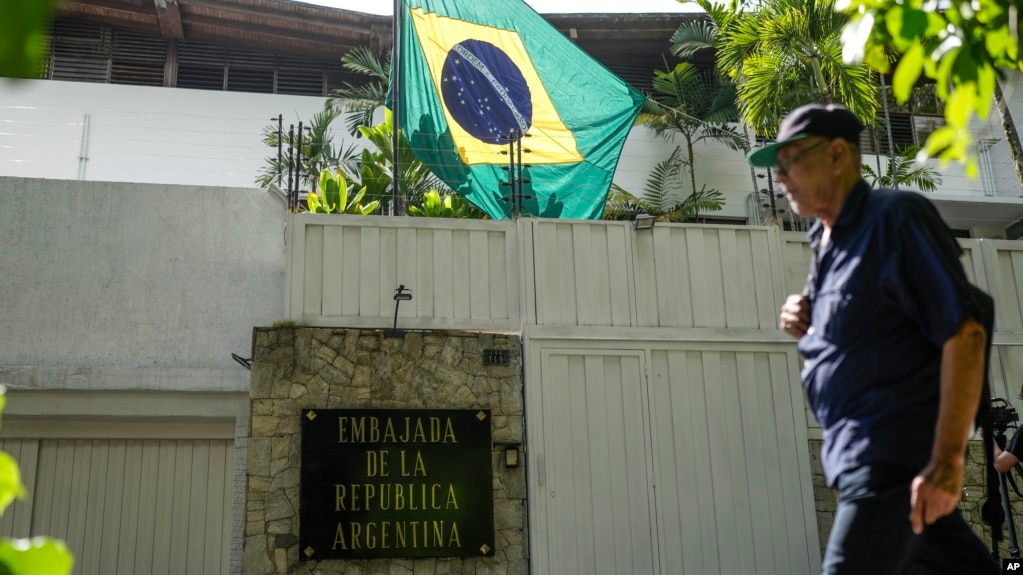 Venezuela: opositores al gobierno denuncian nuevo asedio en embajada argentina en Caracas