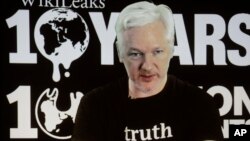 资料照：阿桑奇10月4号通过视讯参加德国举行的维基解密10周年的记者会