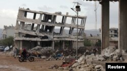 Suriye'de isyancıların elindeki Cinderes kasabasında 6 Şubat'ta meydana gelen depremde hasar gören binalar- 29 Mart 2023