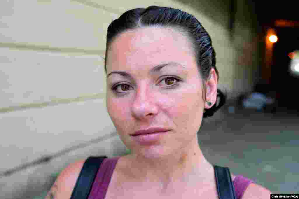 A former Intensive Care Unit nurse, Sarah, 34, repeatedly returns to Kensington due to her heroin addiction following attempts to stay clean.