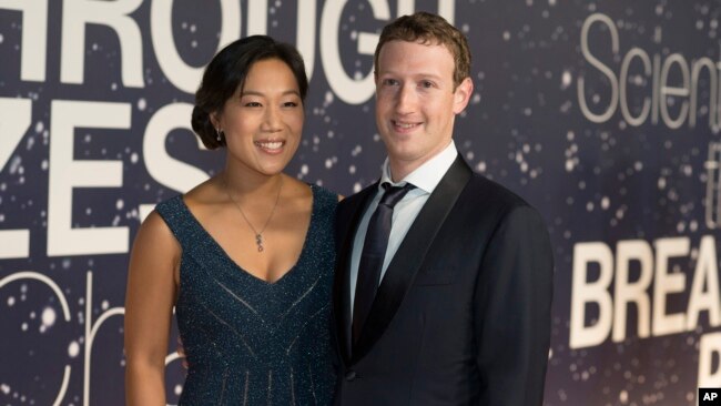 Tư liệu- Priscilla Chan và Mark Zuckerberg, CEO của Facebook, tại Mountain View, California, ngày 9/11/2014.