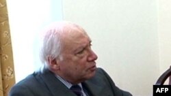 Ndërmjetësuesi për çështjen e emrit të Maqedonisë, për vizitë në Shkup