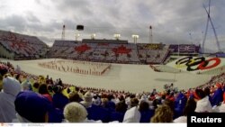 1988년 2월 13일 캐나다 캘거리에서 동계올림픽 개막식이 열렸다. 캘거리는 2026년 동계올림픽 재유치 의사를 IOC에 전달했다.