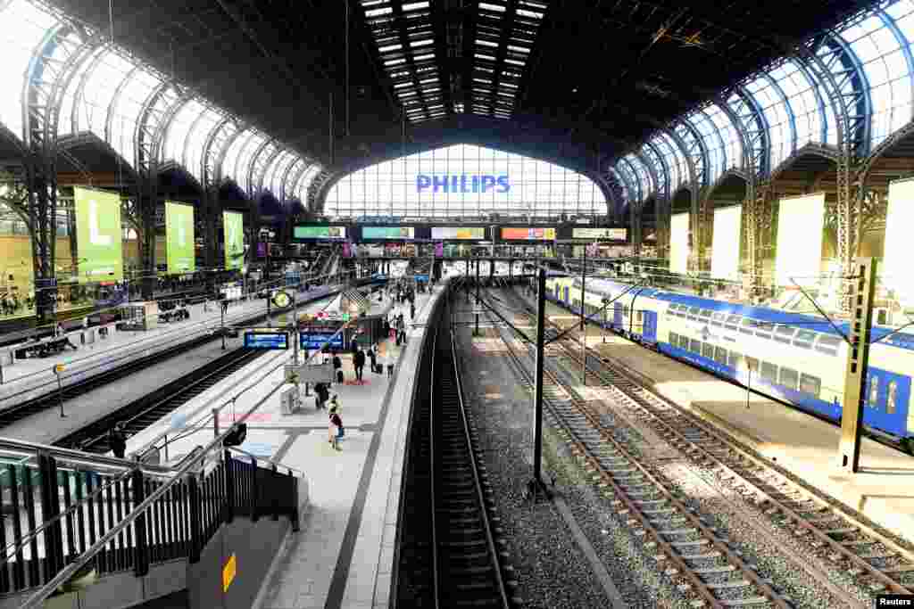 A general view shows the main station during a railway drivers&#39; strike by the German Train Drivers&#39; Union (GDL), in Hamburg, Germany.