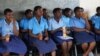 Anak perempuan Malawi beristirahat sejenak seusai mengikuti kegiatan di Klub Anak Perempuan (Girl's Club) di Mulanje, Malawi. (Photo: VOA/Lameck Masina). 