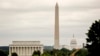 ARCHIVO - El monumento a Lincoln, el monumento a Washington y el edificio del Capitolio de Estados Unidos en Washington vistos en el Día de los Caídos desde Arlington, Virginia, el 25 de mayo de 2020. 