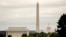 ARCHIVO - El monumento a Lincoln, el monumento a Washington y el edificio del Capitolio de Estados Unidos en Washington vistos en el Día de los Caídos desde Arlington, Virginia, el 25 de mayo de 2020. 