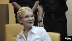 Mantan Perdana Menteri Ukraina Yulia Tymoshenko saat hadir di pengadilan di ibukota Kyiev.