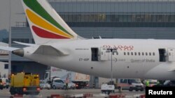 Phi cơ của hãng hàng không Ethiopean Airlines bị cháy trong khi đang đậu trong phi trường Heathrow ở London, Anh, 12/7/13