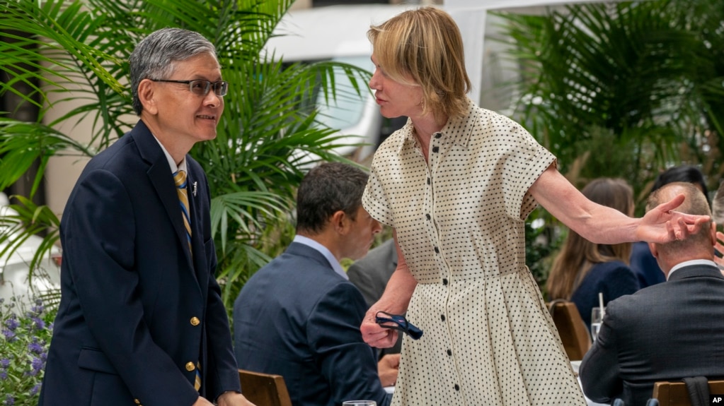 美国常驻联合国代表克拉夫特与台湾驻纽约台北经济文化办事处处长李光章会面。（2020年9月16日）(photo:VOA)