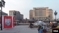 去年5月9日胜利日庆祝活动时,装点之后的莫斯科市中心。 （美国之音白桦拍摄）