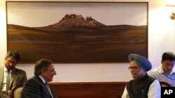 ABD Savunma Bakanı Leon Panetta, Hindistan Başbakanı Manmohan Singh'le