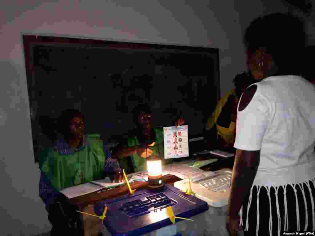 Moçambique foi a votos neste 15 de Outubro de 2019 Em Wimby, na província de Cabo Delgado, a assembleia de voto funcionou a luz da lanterna.
