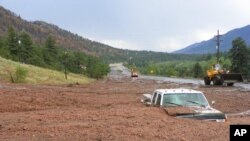 Las autoridades han establecido un control de carretera fuera del perímetro del deslave por seguridad.
