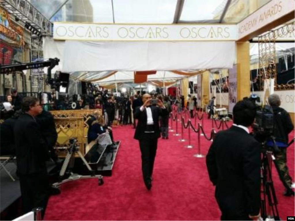 La VOA couvre la cérémonie de remise des Oscars, à Hollywood, Los Angeles, Californie, le 22 février 2015